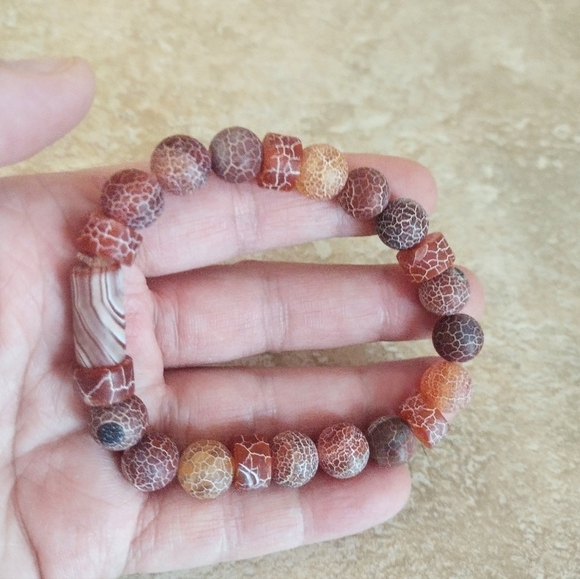 Red Orange Fire Agate Beaded Stetch Bracelet - Picture 3 of 3